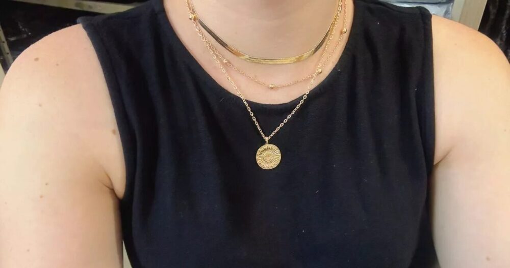 Colar Medalhão Circular Moderno Corrente Multinível de Contas Dourado e Prateado é bom? Review Completo 2026